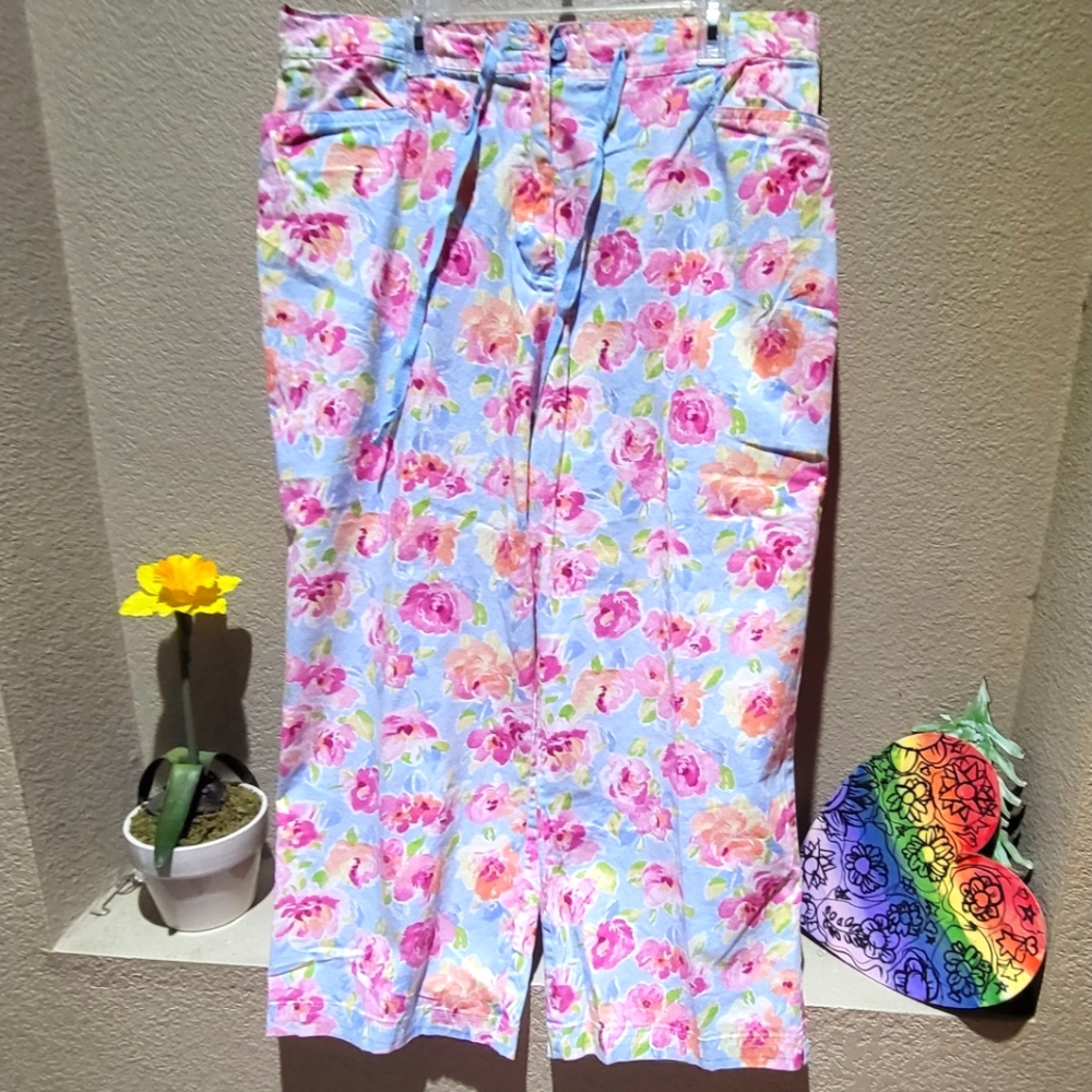 Sag Harbor plus size women's blue floral capris
